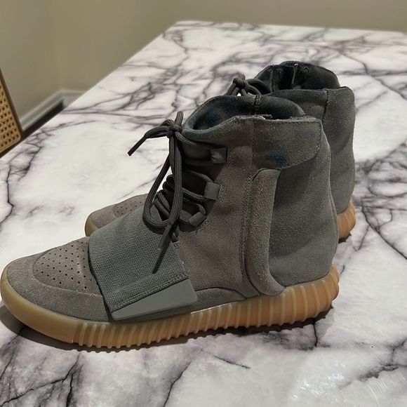 1000% Auth. Yeezy Boost 750 Light Gray Glow Gum Size 8 main image 6
